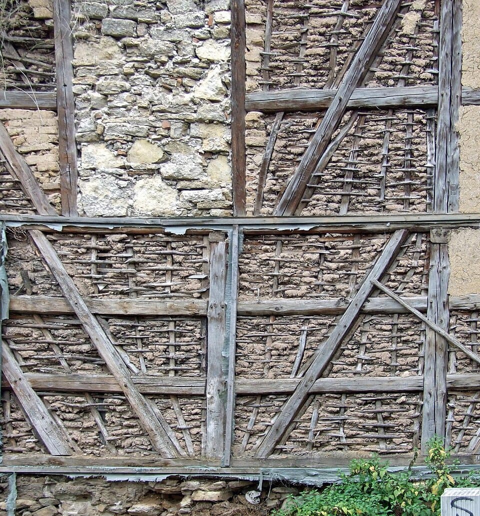 Fachadas: ETICS, ventilada, pedra e madeira