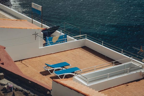 Arrendar a casa para férias no verão 2026 em Portugal: alojamento local ou arrendamento de curta duração, e a papelada que muita gente esquece