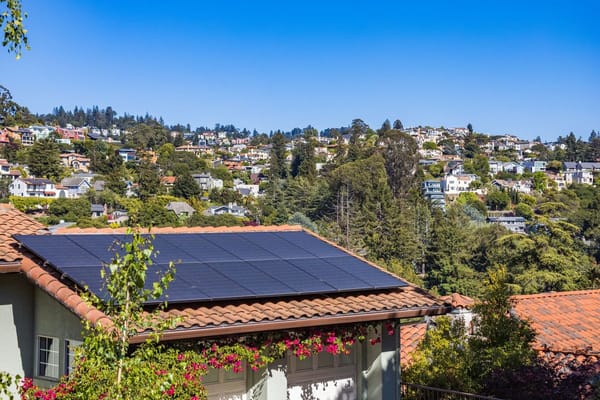 Painéis solares em casa no verão 2026 em Portugal: quanto custa, quanto poupa e o erro que estraga o retorno